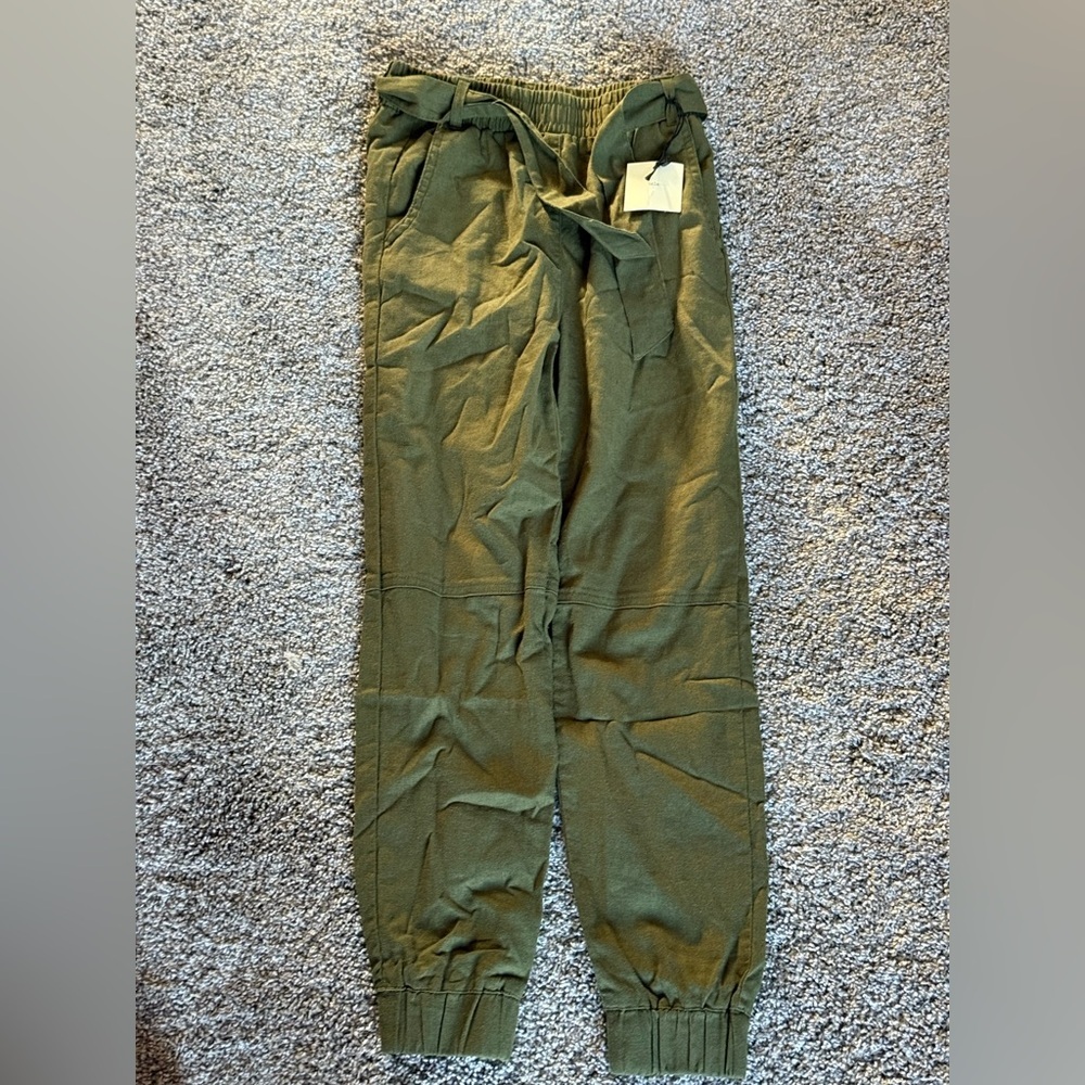 Brand new with tags girls pants from
Francesca’s size 10